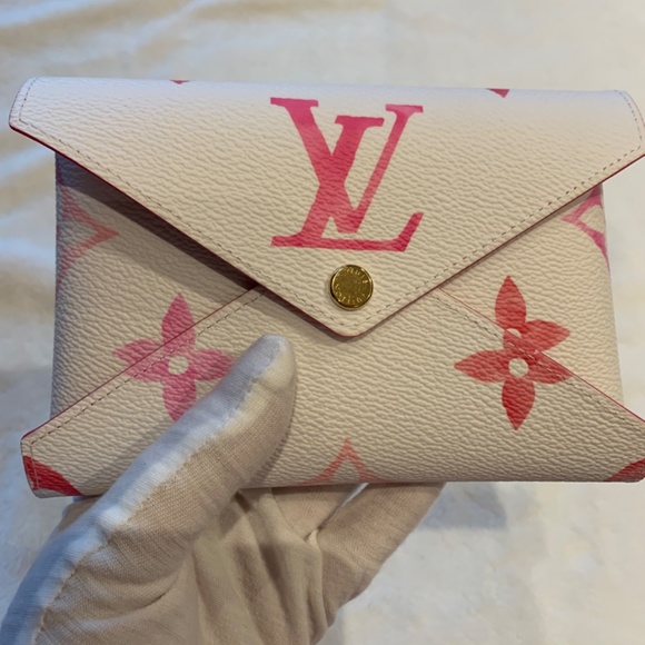 Brand New LOUIS VUITTON By The Pool Medium Kirigami Pochette - Picture 7 of 10
